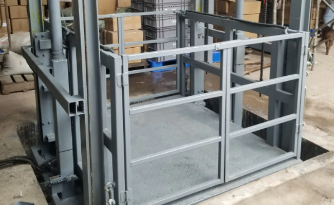 兰州升降机在使用之前必须进行装置测试！‌